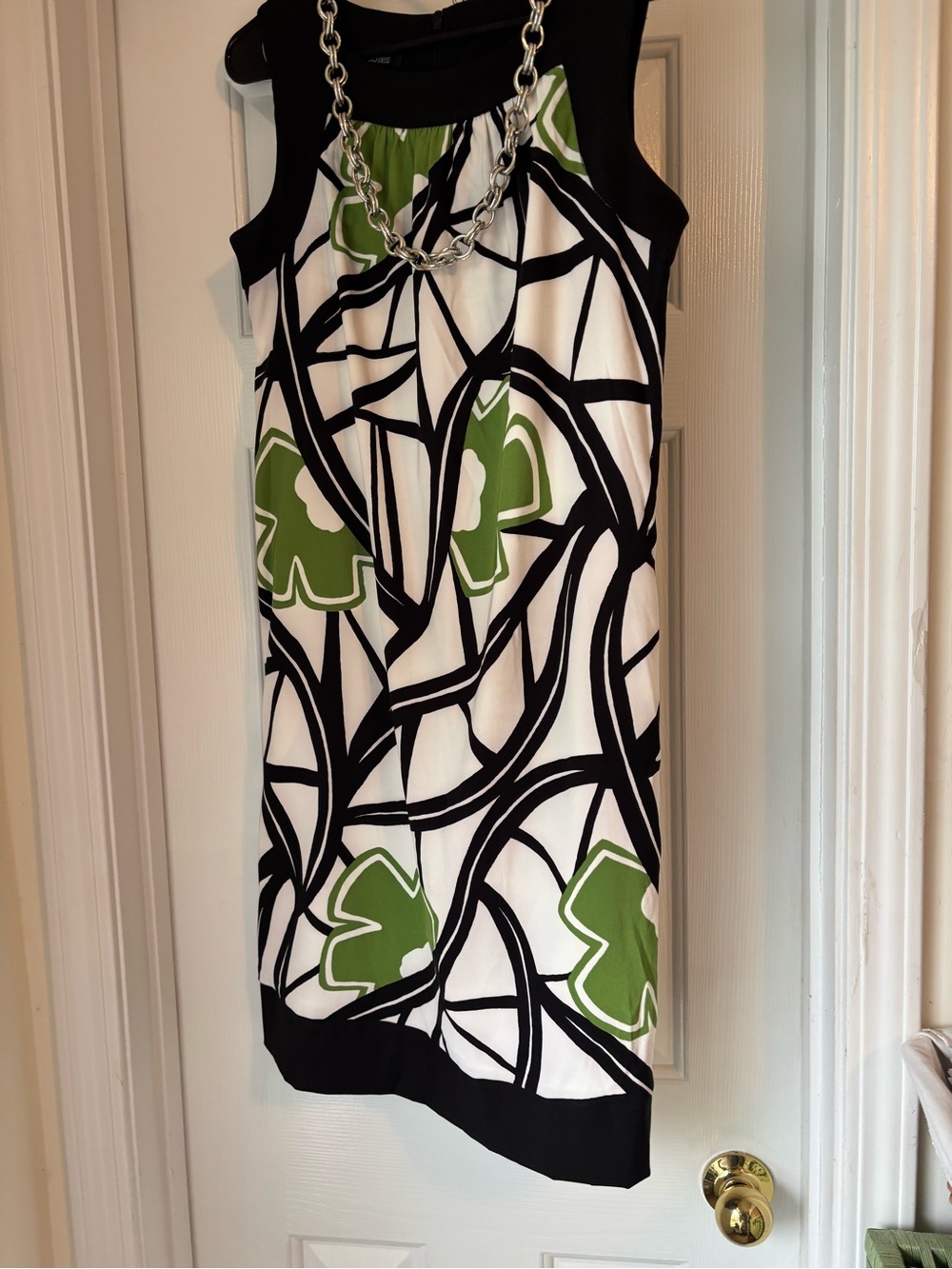 AGB Black White and Green Graphic Floral Shift Dress